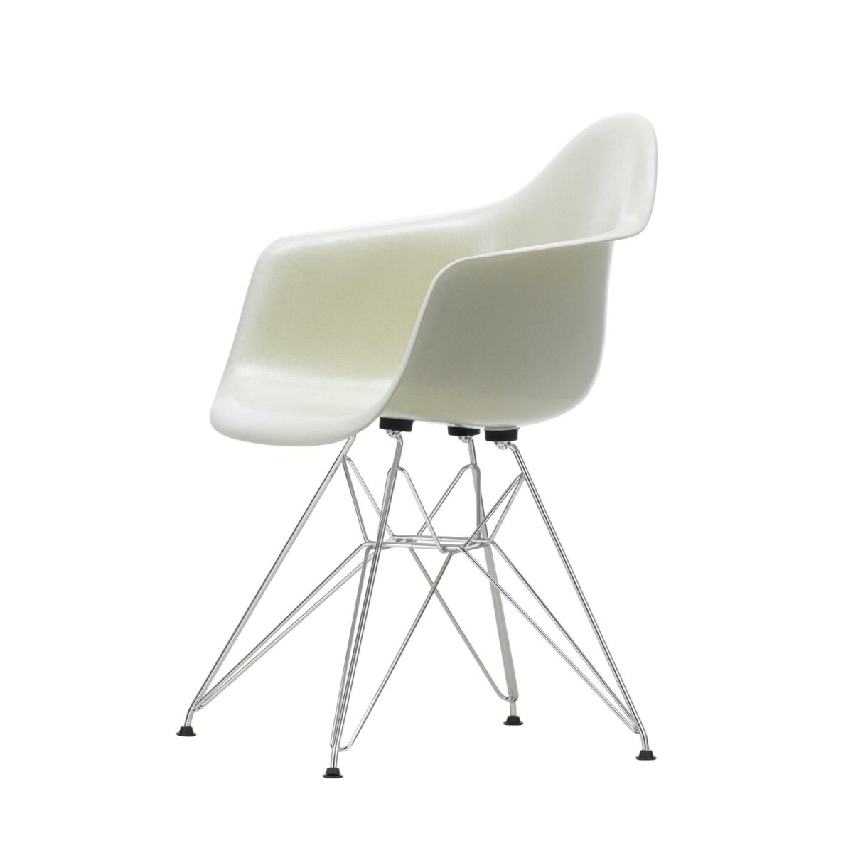 3345651 Eames Fiberglass Armchair DAR 01 parchment 01 chrome left master