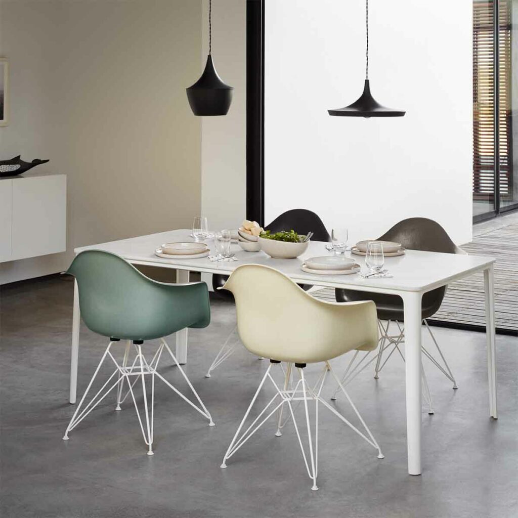 Eames Fiberglass Armchair DAW envir 2