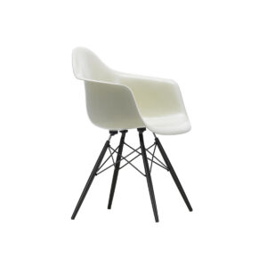 Eames Fiberglass Armchair DAW