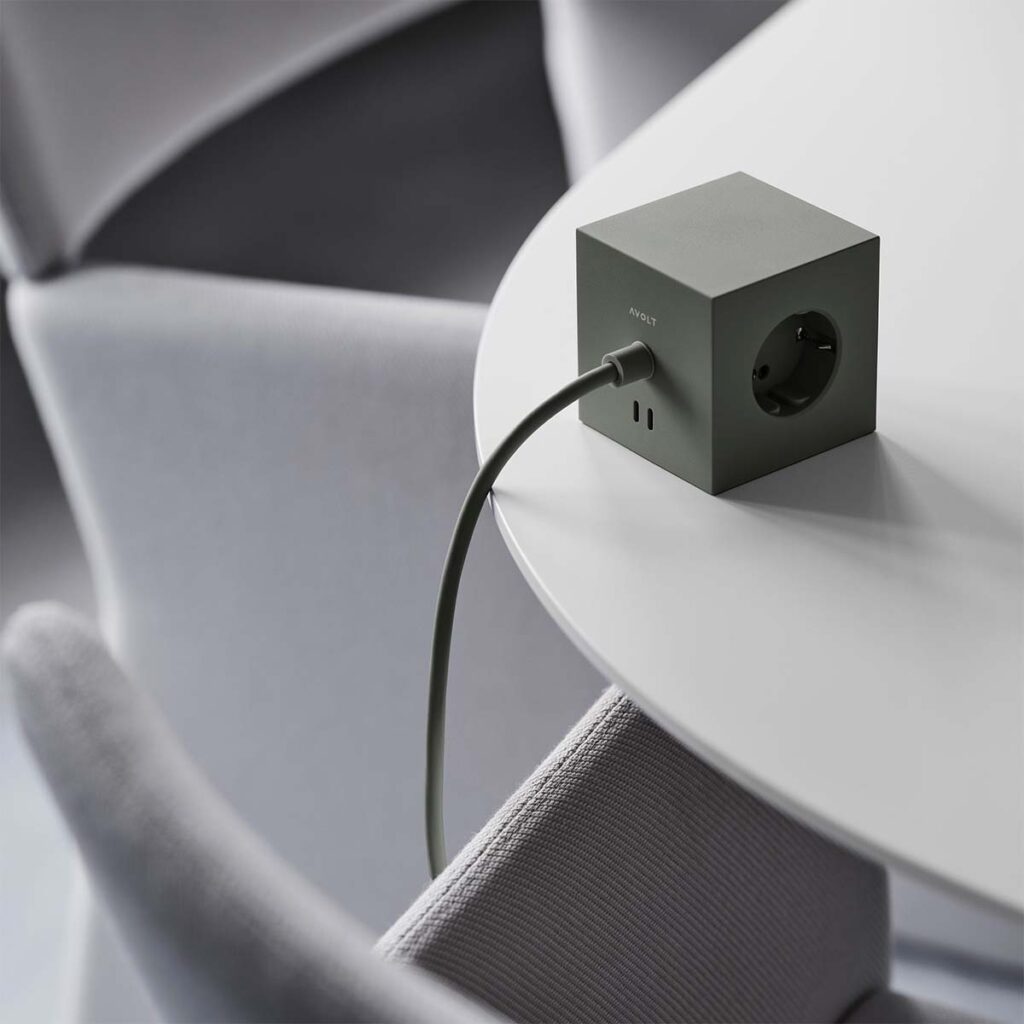 avolt square one usb c oak green envir