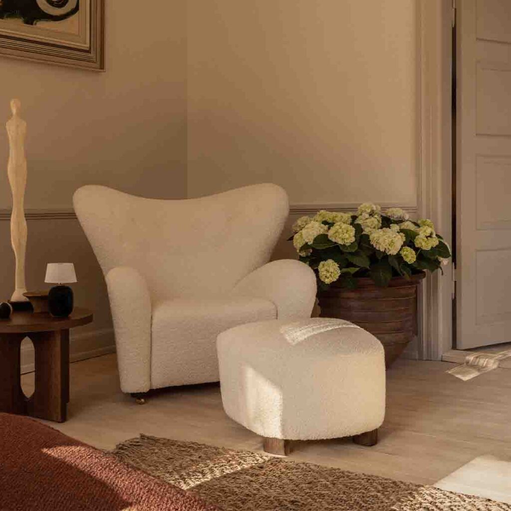 audo tired man ottoman envir 2