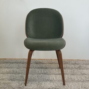 Gubi | Beetle Dining Chair framsidesklädd | Demo