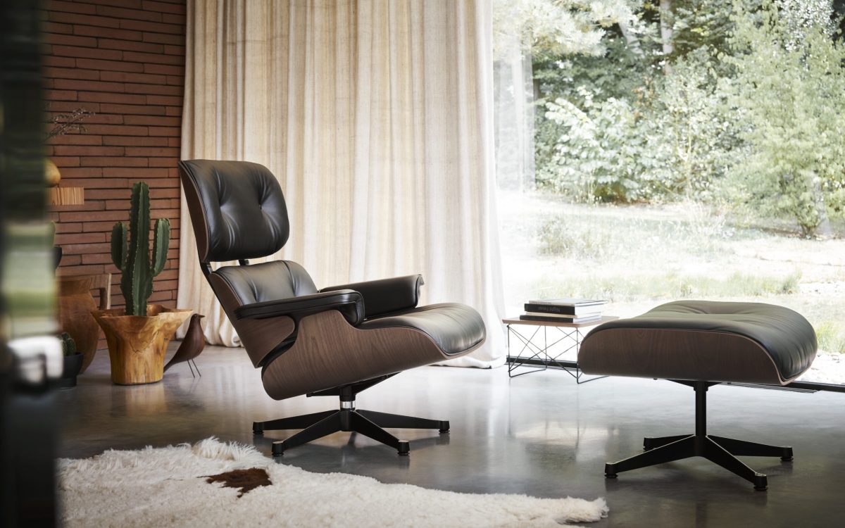 2401010_AD_Lounge Chair Ottoman Walnut dark LTR Eames House Bird Walnut_master (1)